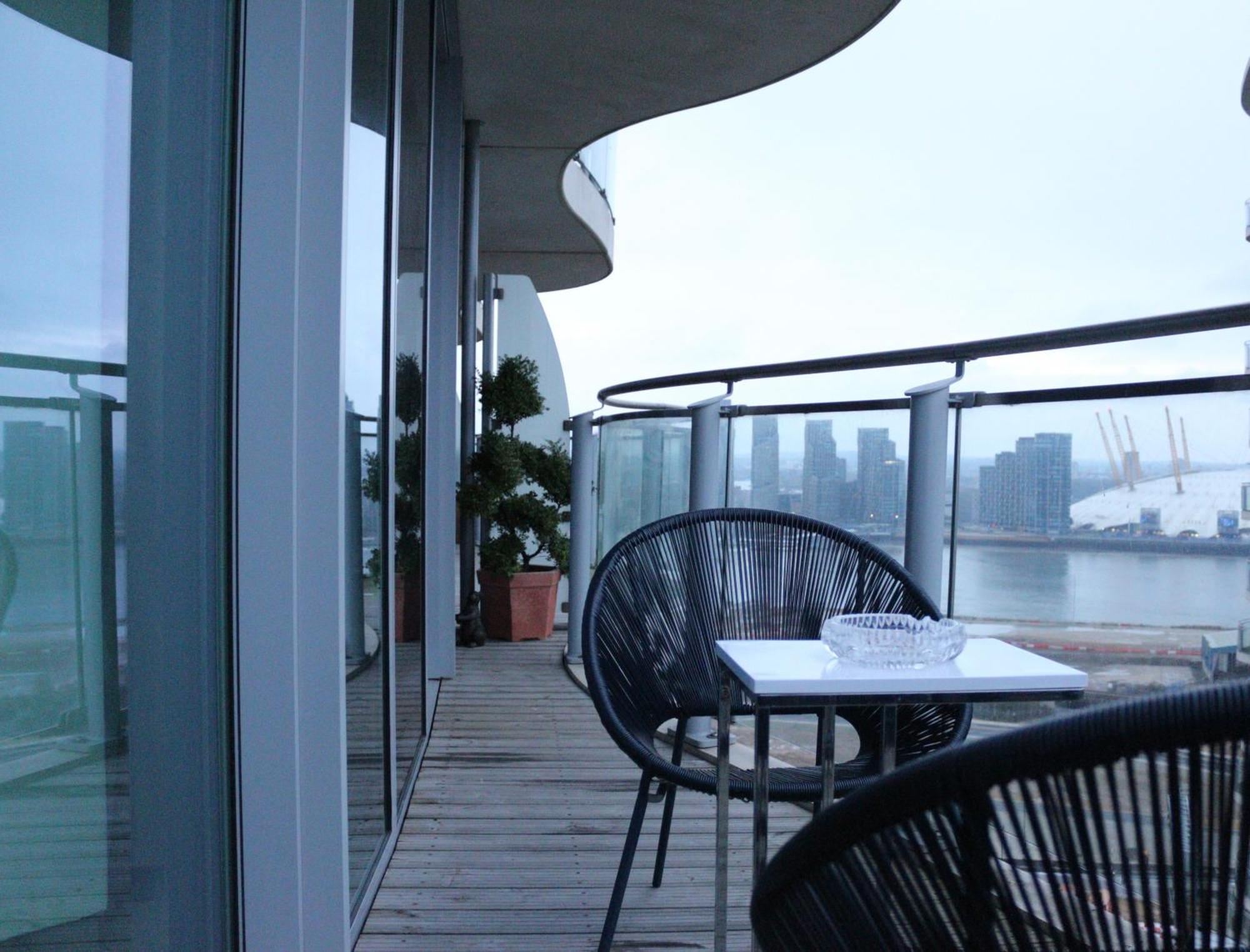 Luxury 1 Bedroom In With Free Parking