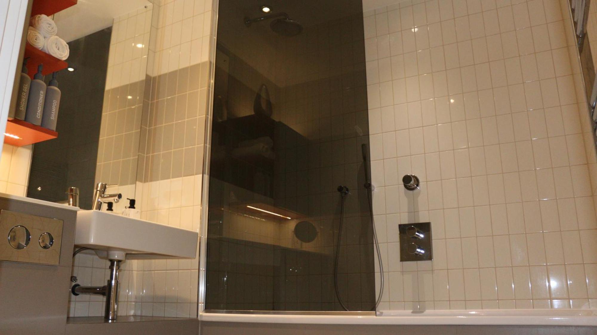 Apartment Luxury 1 Bedroom In With Free Parking *